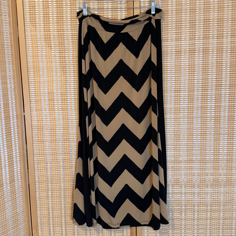 New Directions Woman Tan Black Chevron Maxi Skirt Plus Size 1X Stretch Jersey